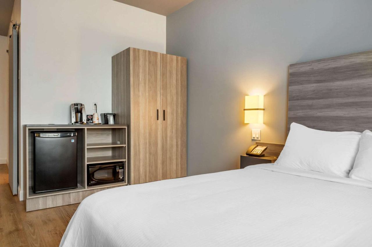 Rodeway Hotel 2*
